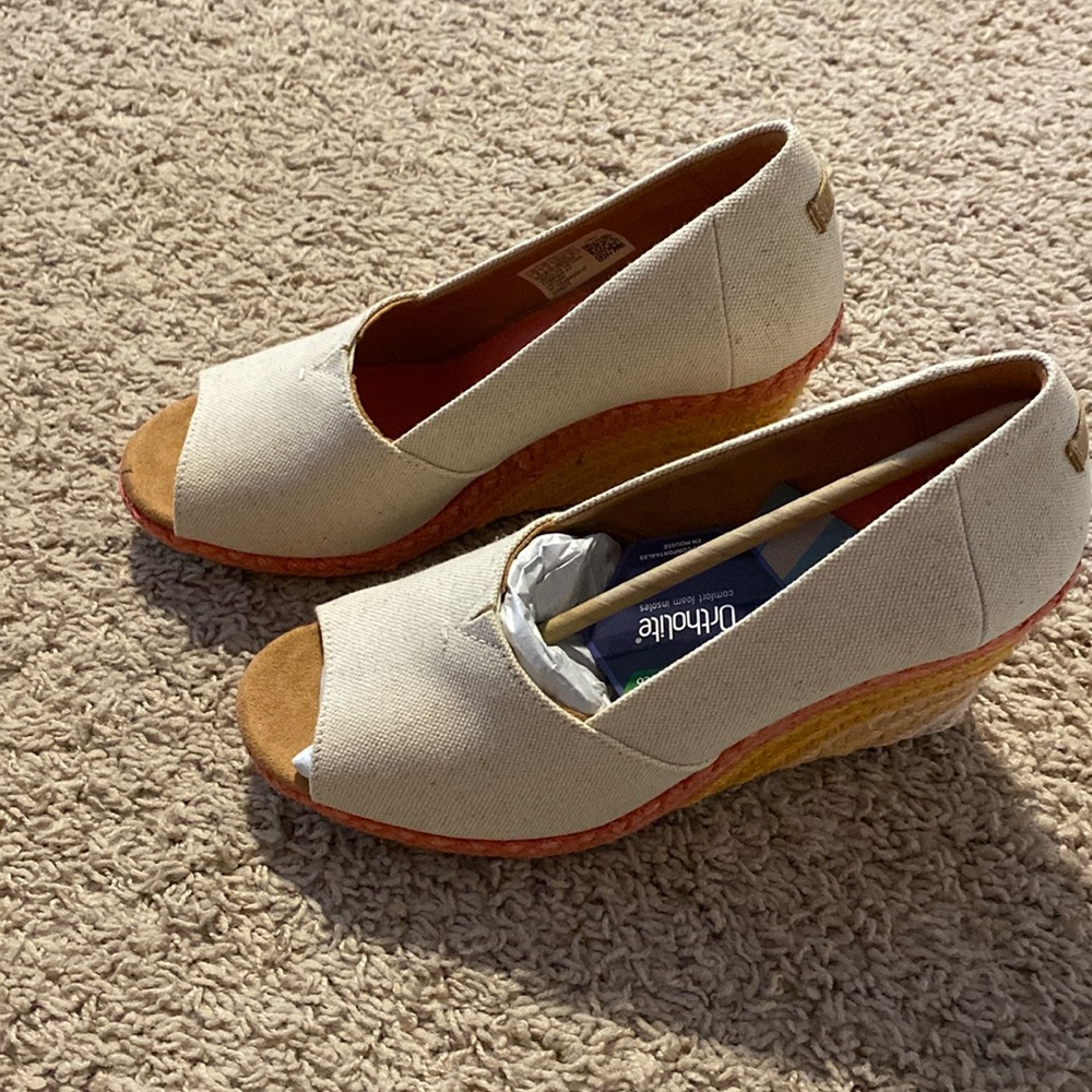 Tom's Michelle natural oxford/sunrise size 8 NWT